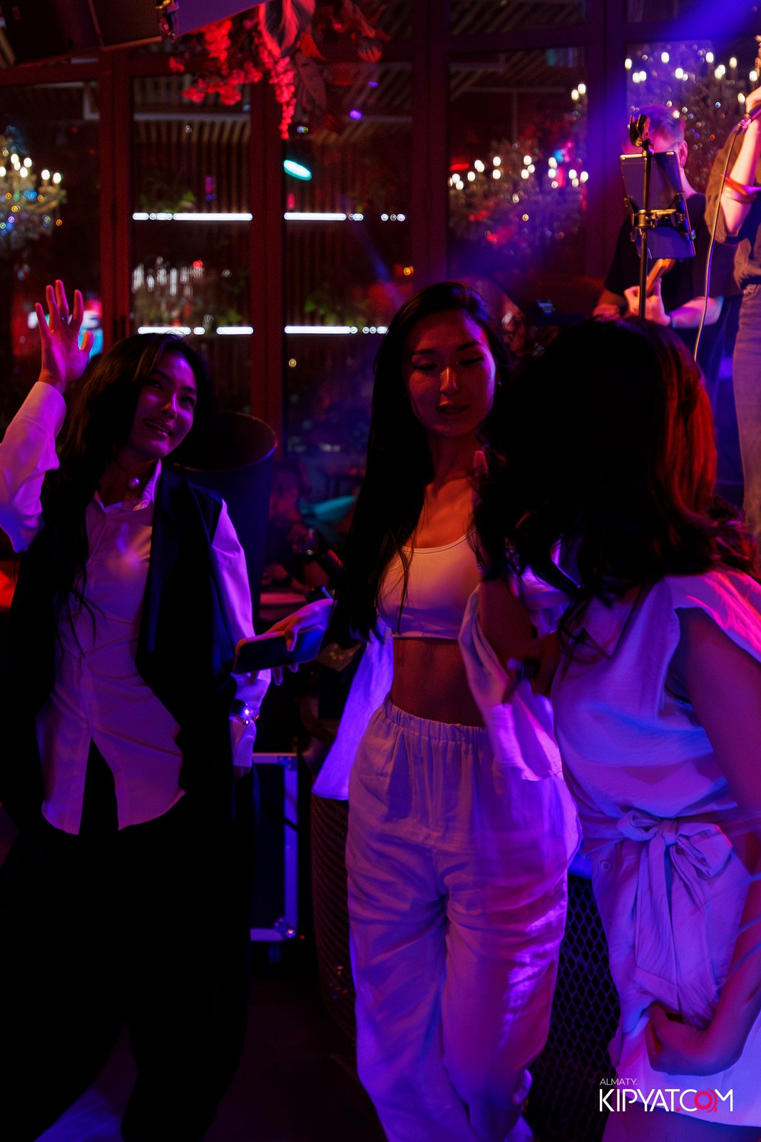 FRIENDS BAR & TERRACE. КИПЯТКОМ АЛМАТЫ! Фотосъемка мероприятий в Алматы