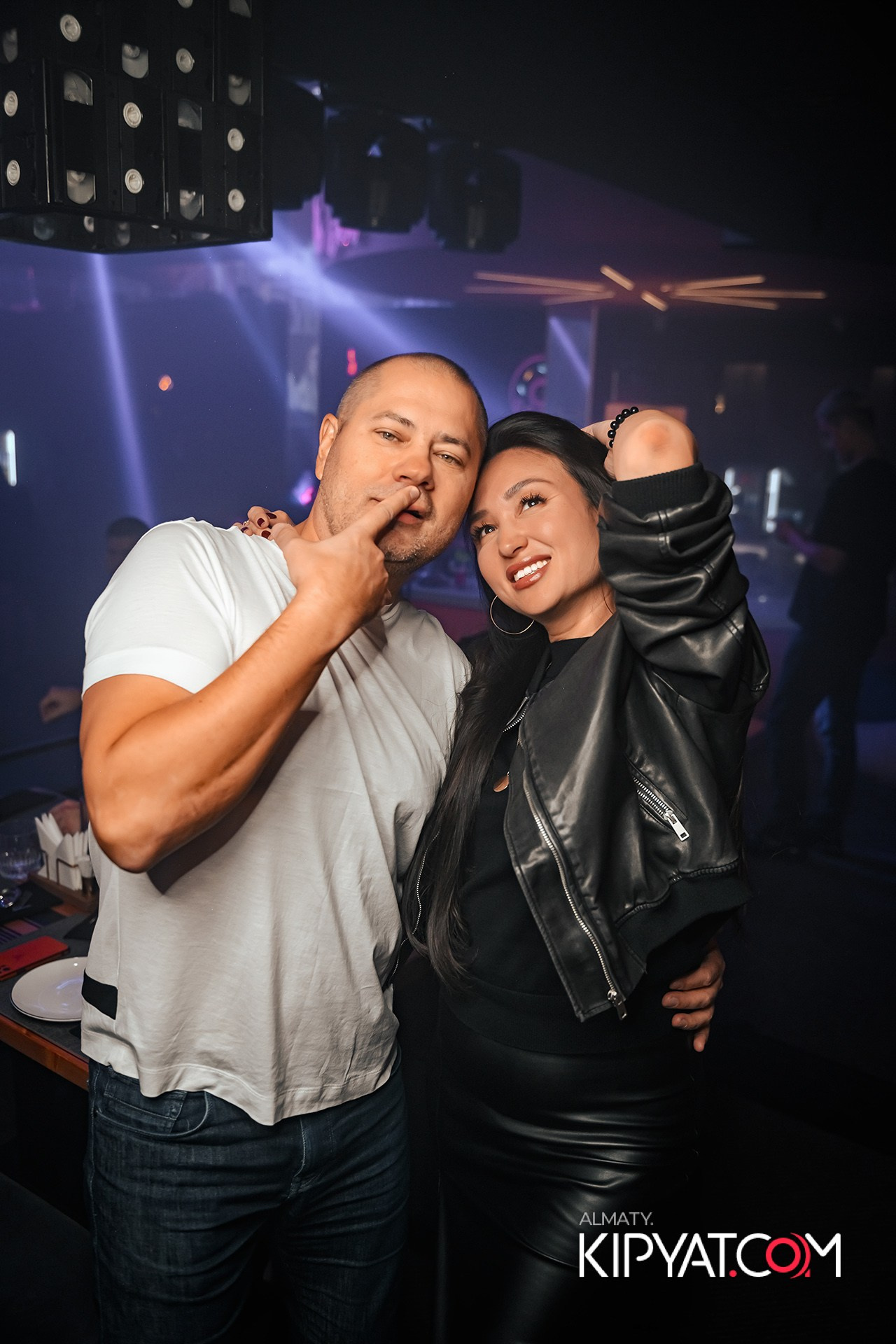 SANTA BARBARA ВЫСТУПЛЕНИЕ ГРУППЫ БРАТЬЯ ГРИММ. КИПЯТКОМ АЛМАТЫ!