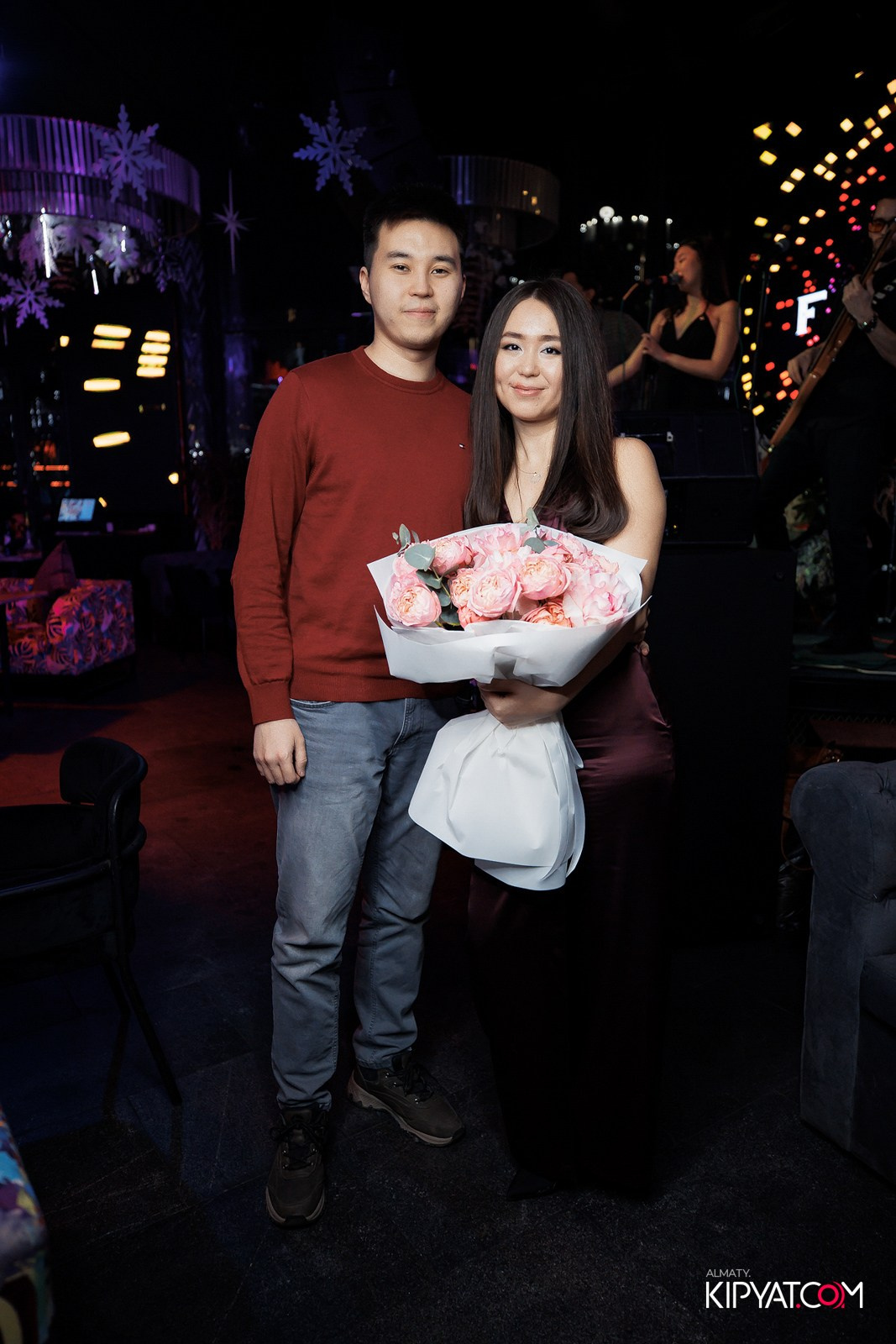 FRIENDS BAR & TERRACE. КИПЯТКОМ АЛМАТЫ!