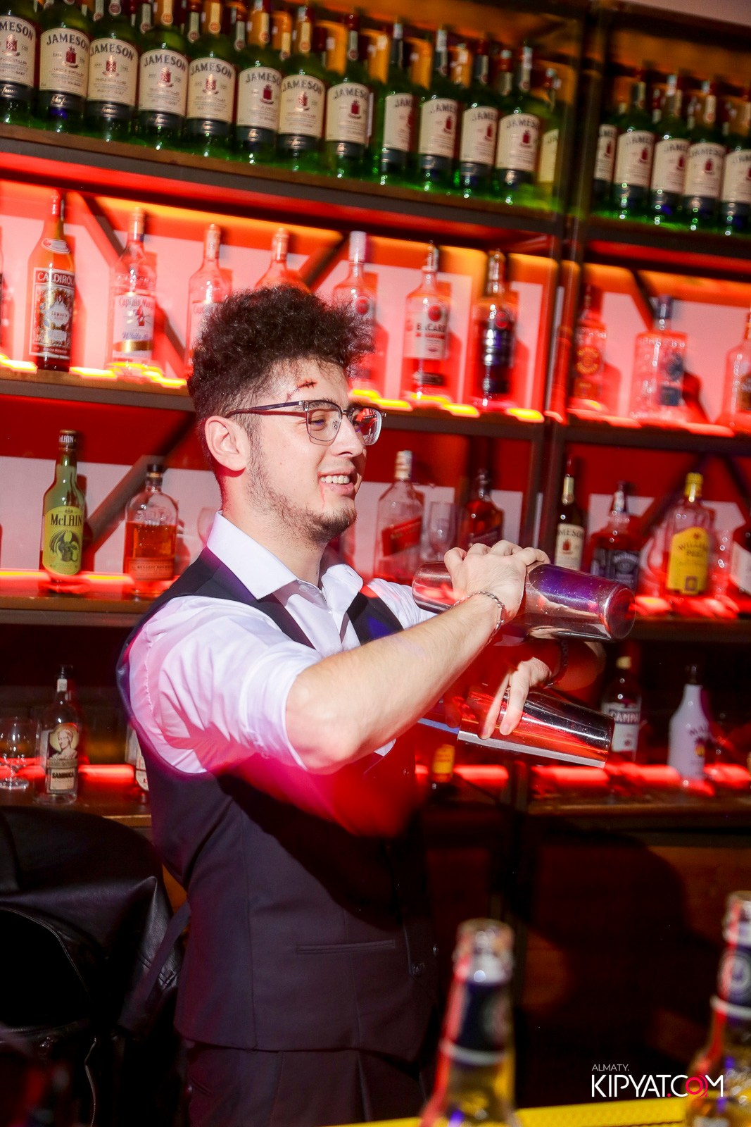 ARAGOSTA ДИСКО-БАР. КИПЯТКОМ АЛМАТЫ!