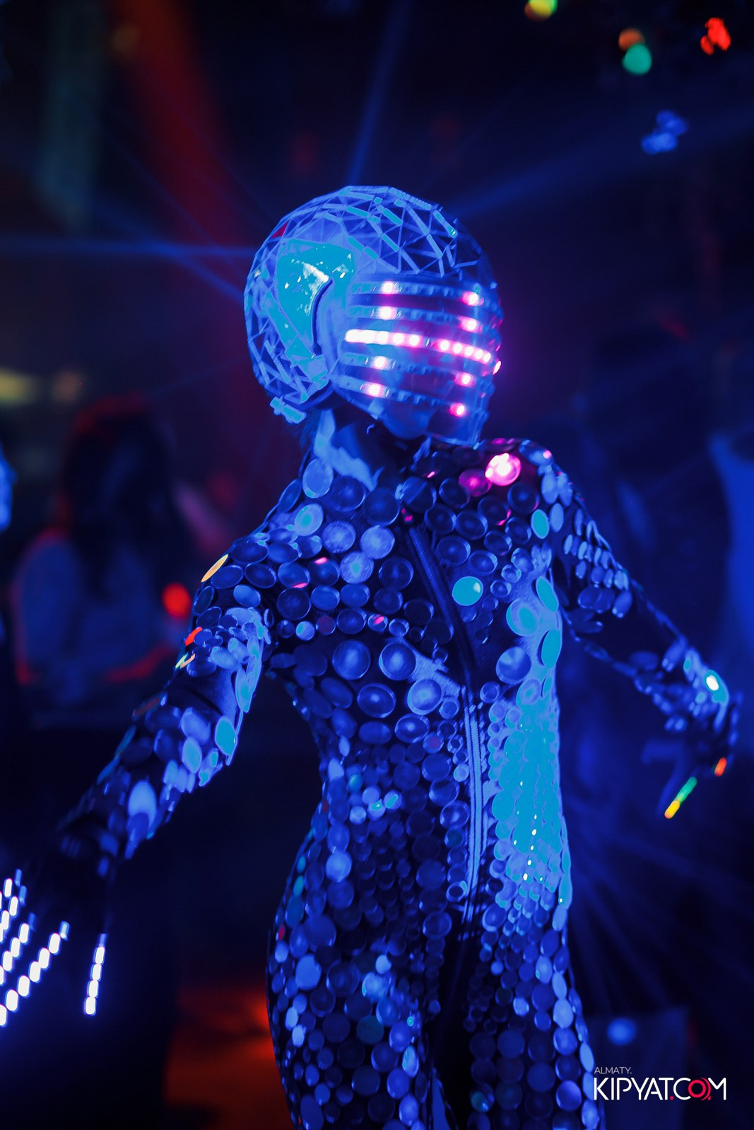 FRIENDS BAR & TERRACE. КИПЯТКОМ АЛМАТЫ!