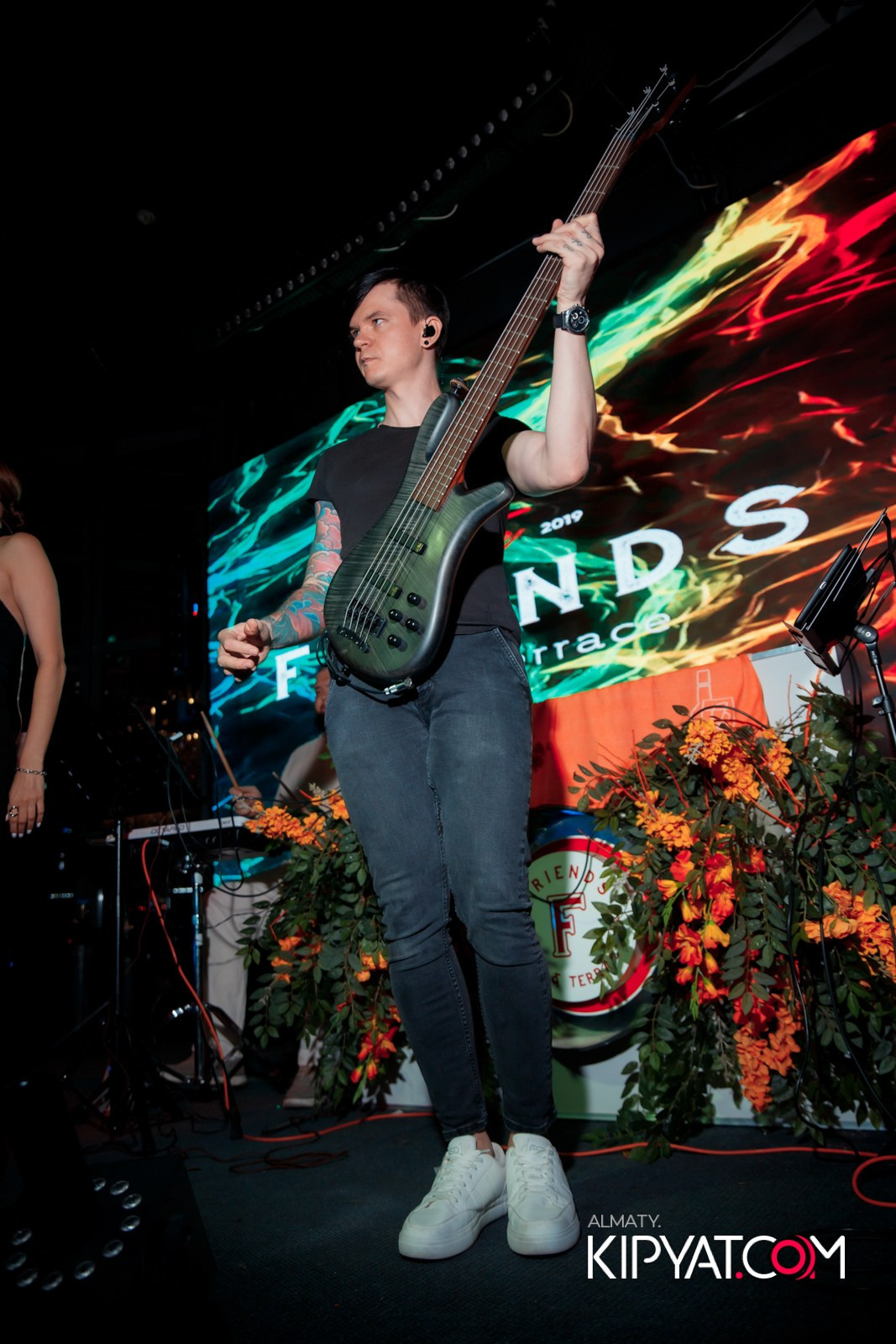 FRIENDS BAR & TERRACE. КИПЯТКОМ АЛМАТЫ!