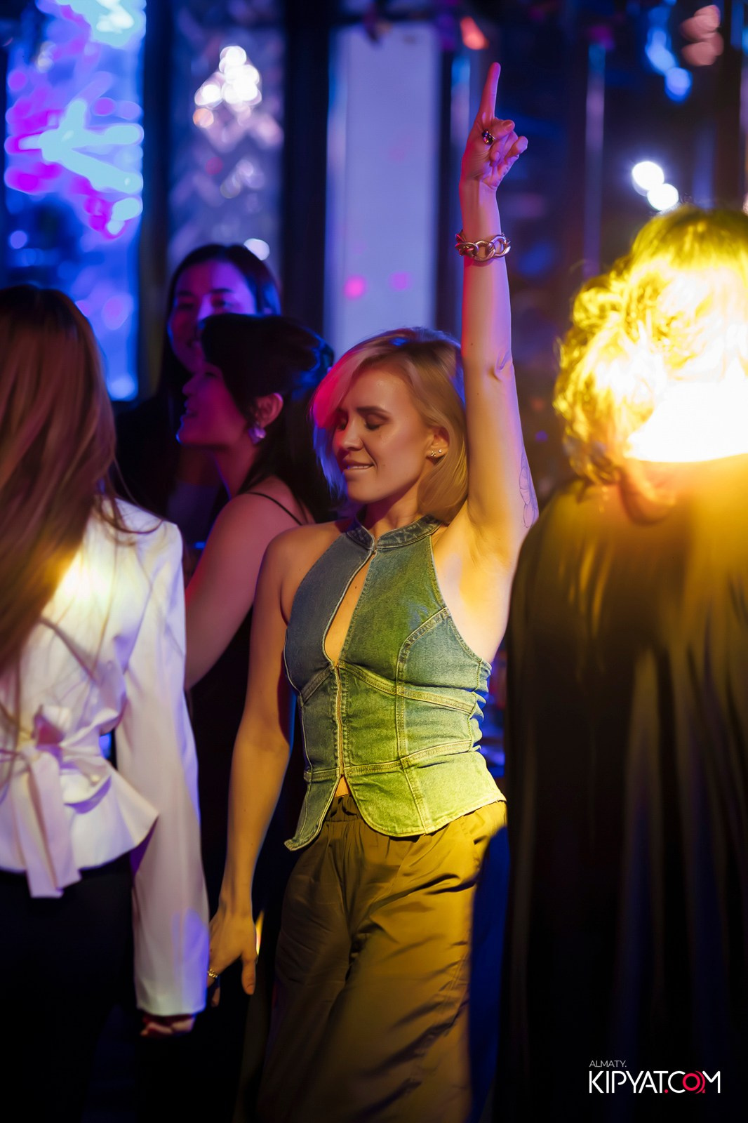 FRIENDS BAR & TERRACE. КИПЯТКОМ АЛМАТЫ! Фотосъемка мероприятий в Алматы