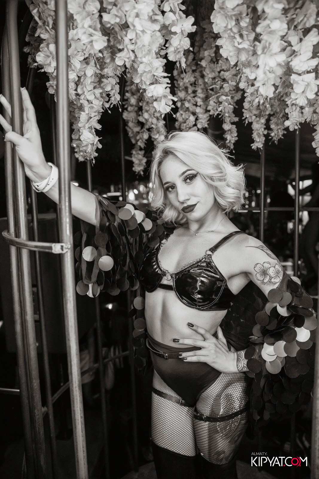 UYAT EMES BAR. КИПЯТКОМ АЛМАТЫ!