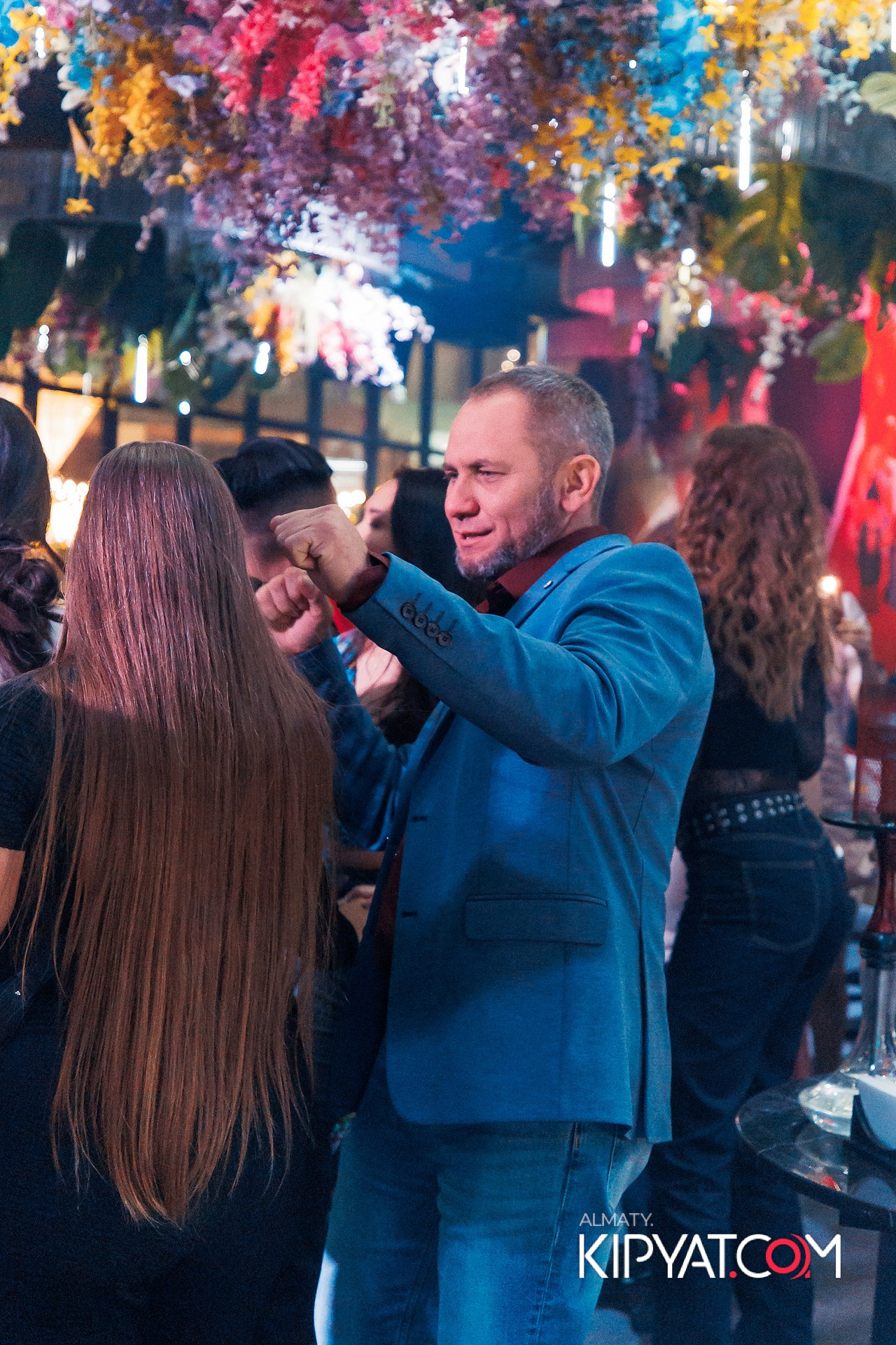 FRIENDS BAR & TERRACE. КИПЯТКОМ АЛМАТЫ!