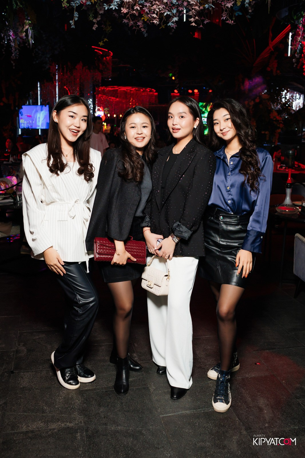 FRIENDS BAR & TERRACE. КИПЯТКОМ АЛМАТЫ!