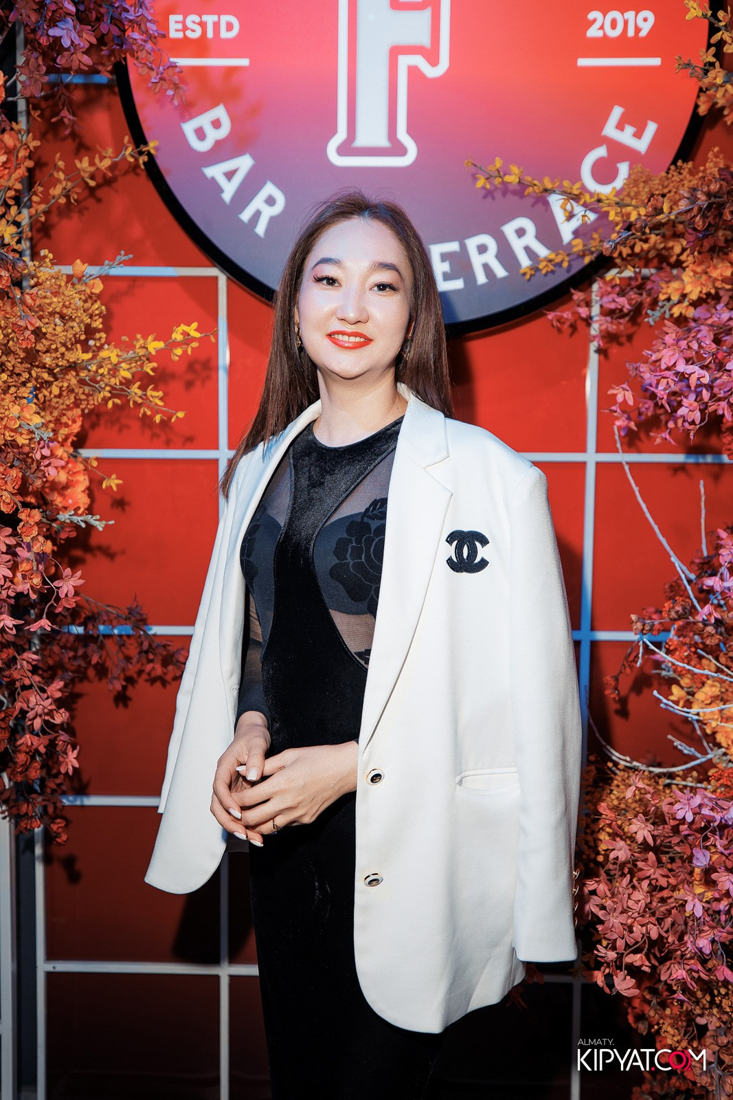 FRIENDS BAR & TERRACE. КИПЯТКОМ АЛМАТЫ!