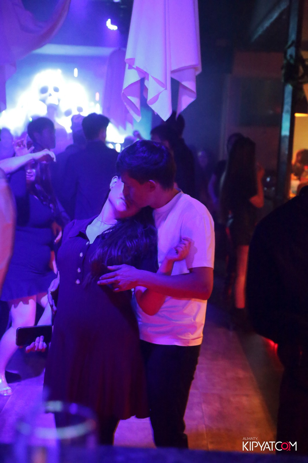 ARAGOSTA ДИСКО-БАР. КИПЯТКОМ АЛМАТЫ!