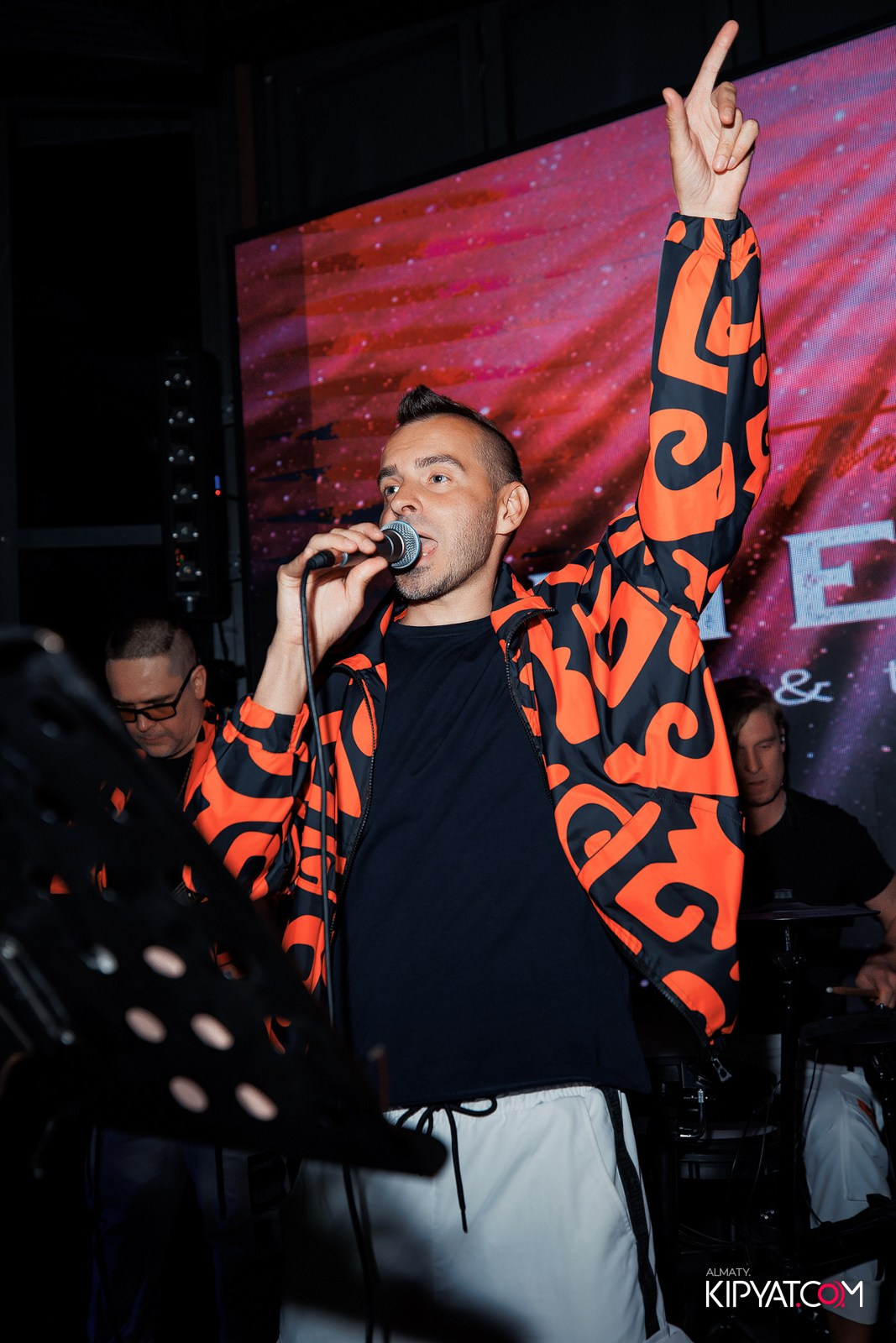 FRIENDS BAR & TERRACE. КИПЯТКОМ АЛМАТЫ!