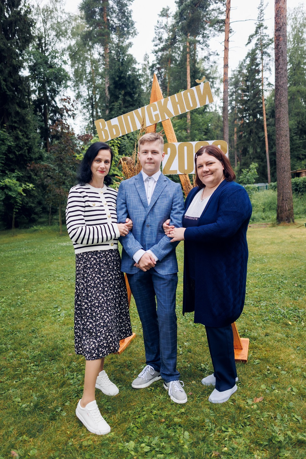 Фотосессия на выпускном в школе 11й класс. Свадебный и репортажный фотограф в Москве и Московской области