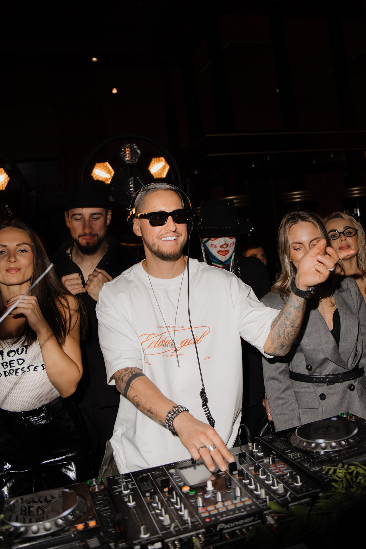 Aiwaska Buddha bar. VICTORIA SHU