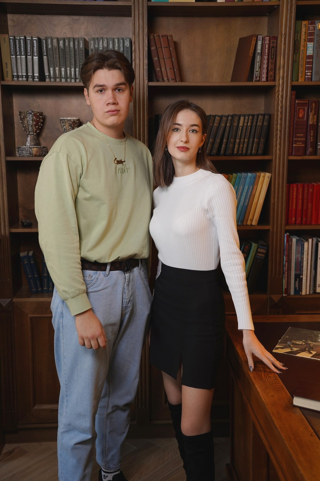 Выпускные альбомы Красноярск: фотосессия в Квартире Академика. СИГМА | Студия выпускных альбомов Красноярск