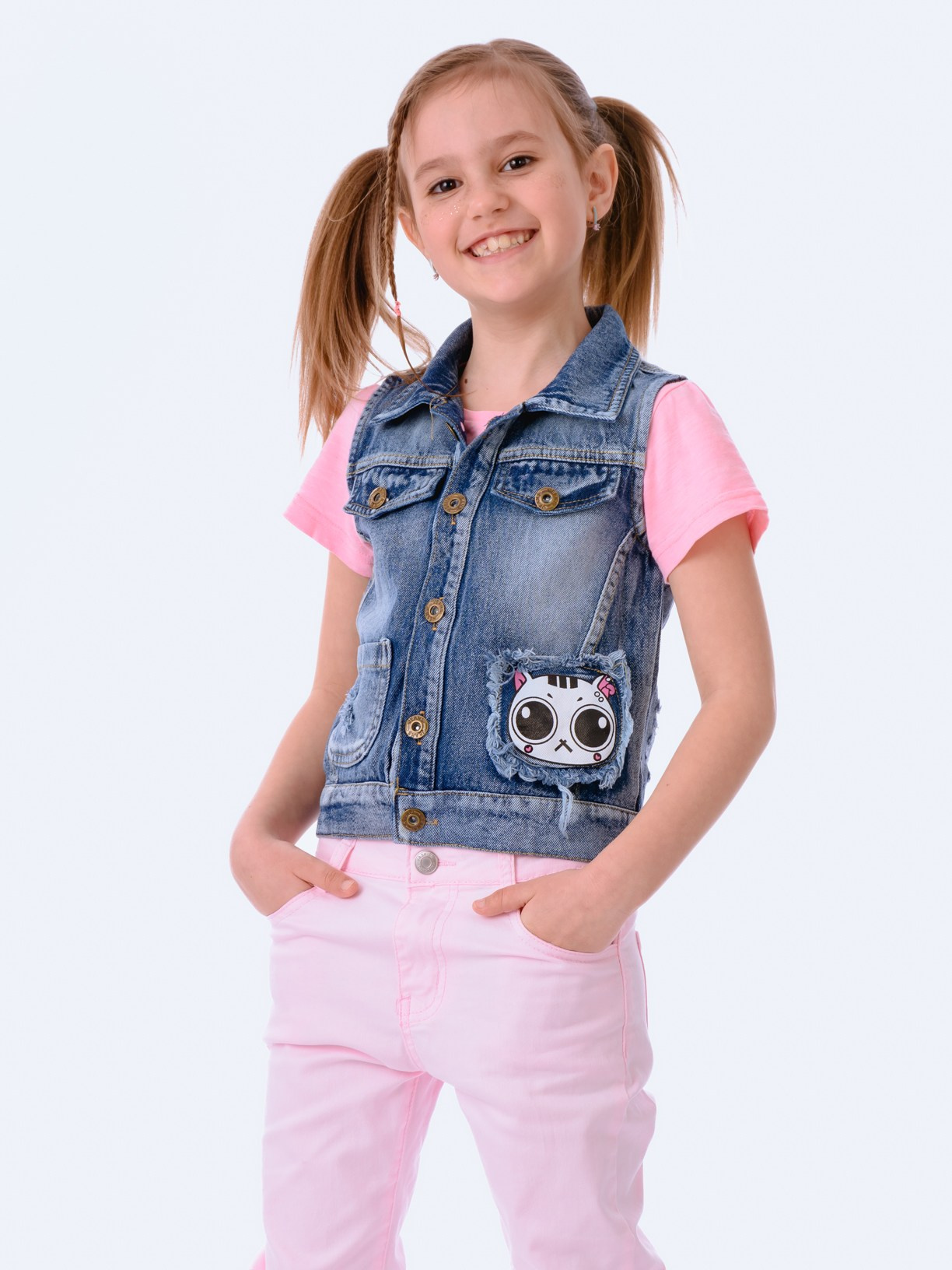 Детская фотосъемка для каталогов одежды и рекламы. Gramy-studio: фото, видео, инфографика и 3D визуализация для маркетплейсов