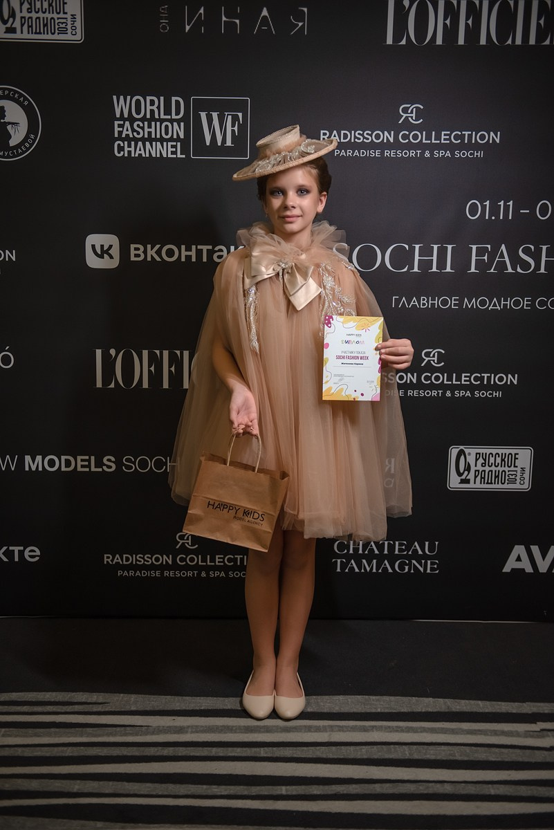 SochiFashionWeek2024 дизайнер Анохина Светлана. Семейный и коммерческий фотограф в Сочи Александр Бодунов
