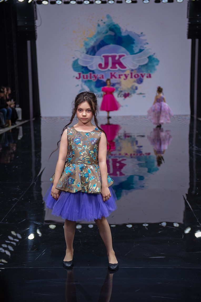 SochiFashionWeek2024 дизайнер Юлия Крылова. Семейный и коммерческий фотограф в Сочи Александр Бодунов