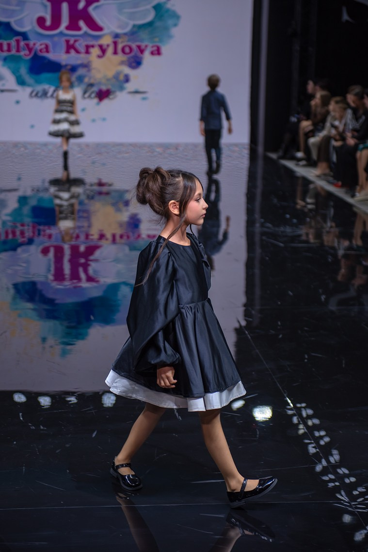 SochiFashionWeek2024 дизайнер Юлия Крылова. Семейный и коммерческий фотограф в Сочи Александр Бодунов