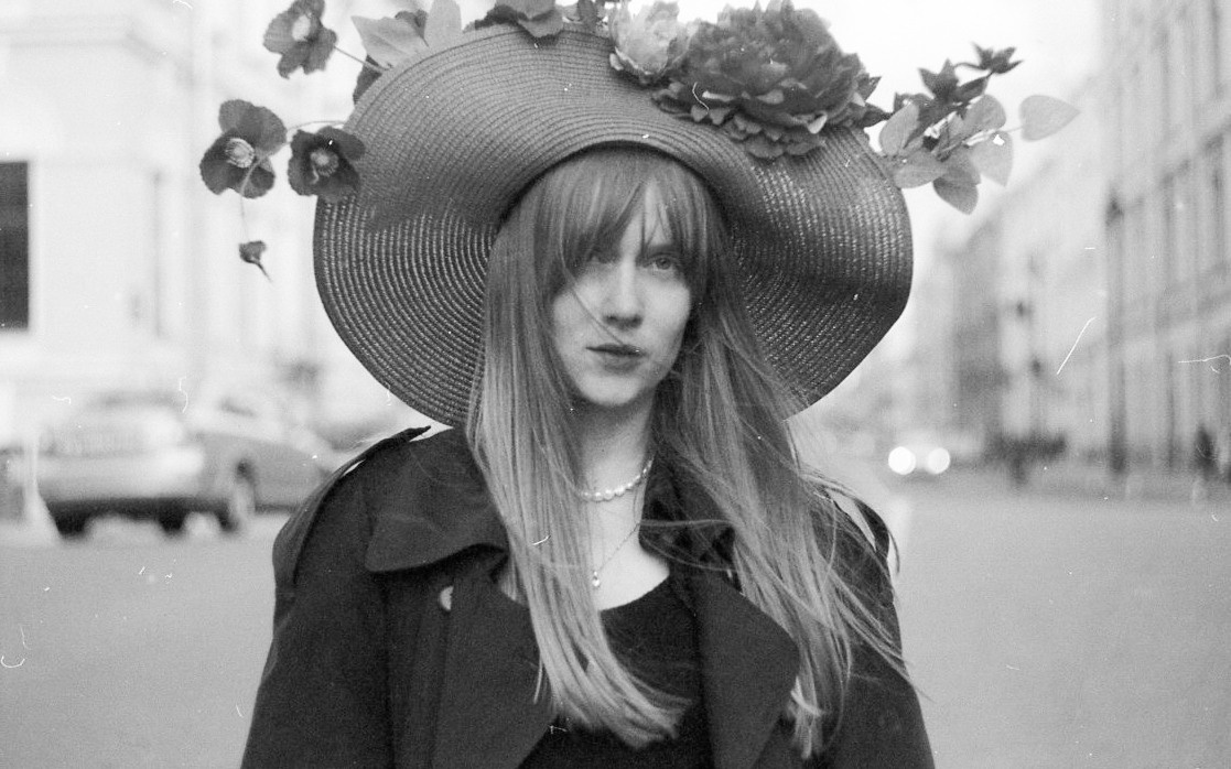 Daria & Hat (120 mm). Портретный фотограф в Санкт-Петербурге Ольга Муранова