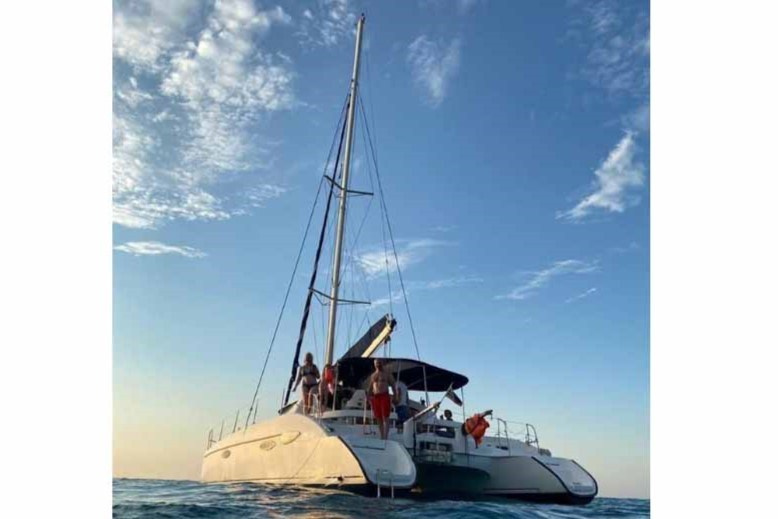 Катамаран Апрель Аренда Яхты в Сочи Яхтанаморе YACHTANAMORE