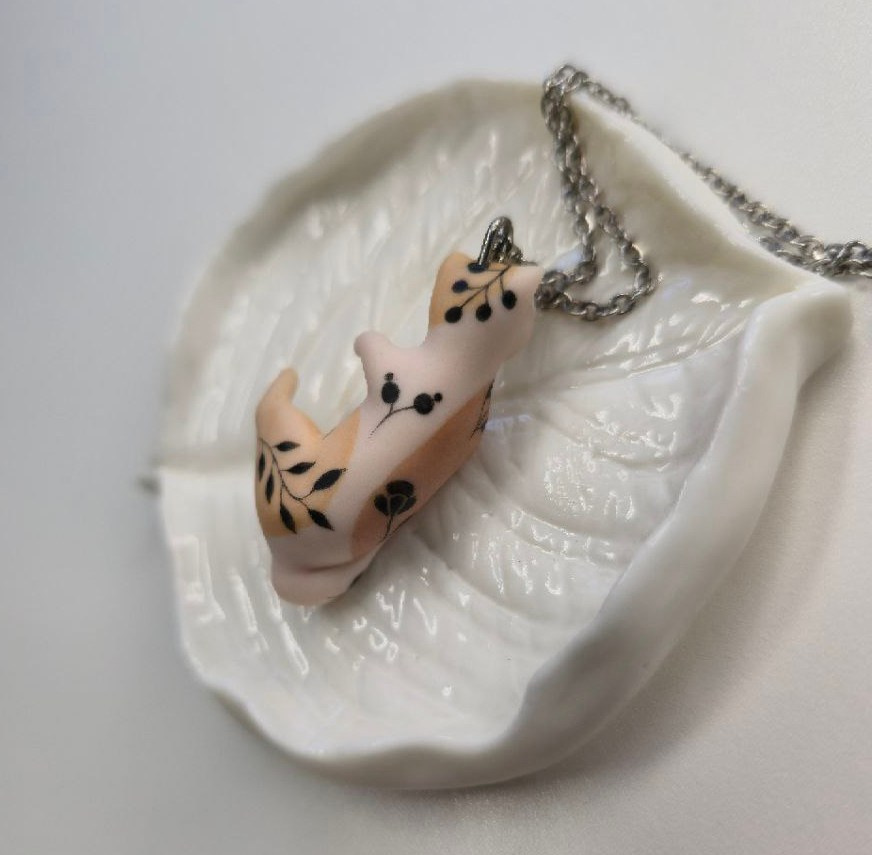 Кот с цветочным узором 6 000 руб. Авторские Шарнирные куклы и украшения из фарфора Алексаны Лавринчук