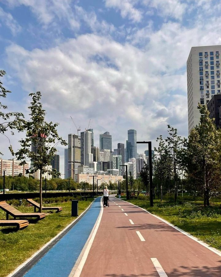 Бизнес-центр для фотосъемки — мрамор и стекло в интерьере