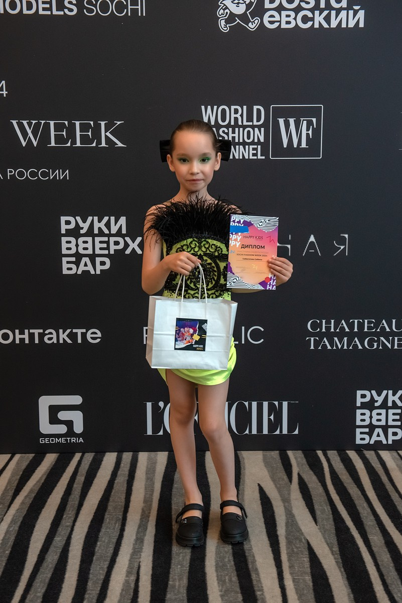 SochiFashionWeek2024 дизайнер Кибовская. Семейный и коммерческий фотограф в Сочи Александр Бодунов