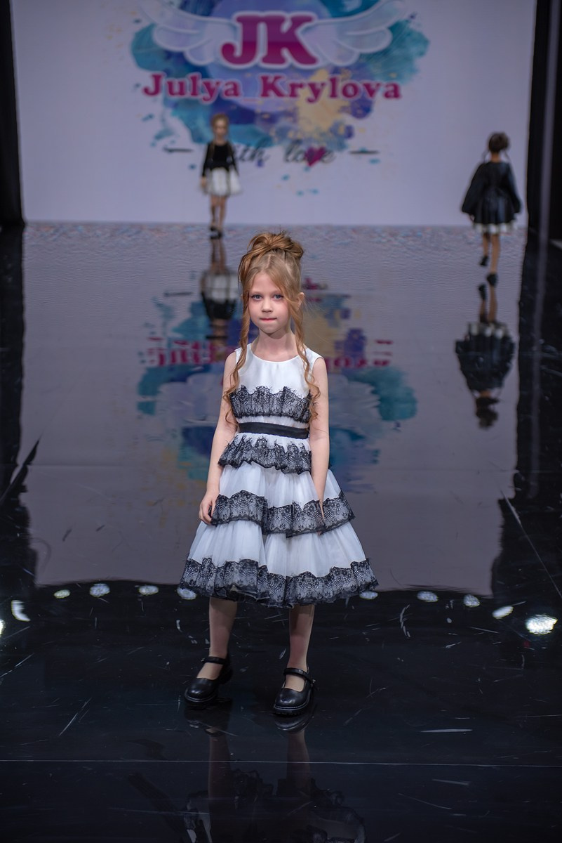 SochiFashionWeek2024 дизайнер Юлия Крылова. Семейный и коммерческий фотограф в Сочи Александр Бодунов