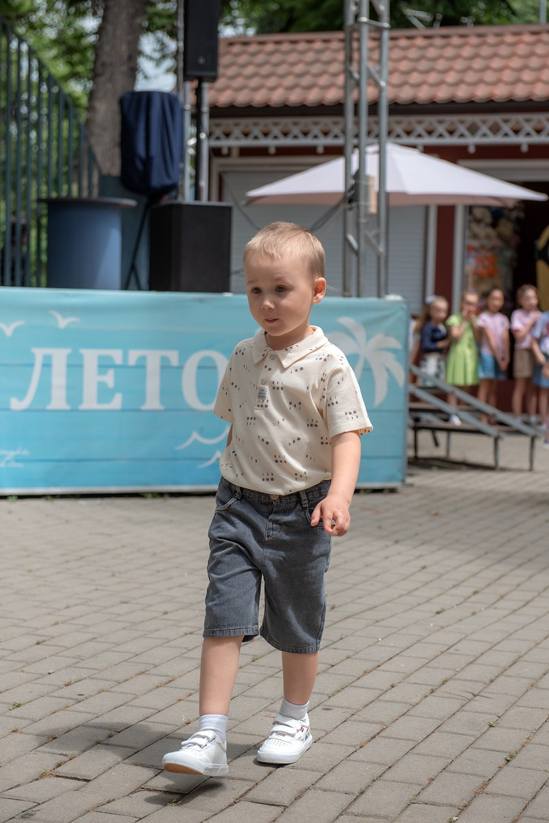 Парк Ривьера дефиле HAPPYkids. Семейный и коммерческий фотограф в Сочи Александр Бодунов
