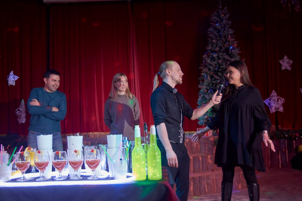 Ведущий + диджей + флейринг-шоу на выпускной вечер и другие праздники для молодёжи и подростков