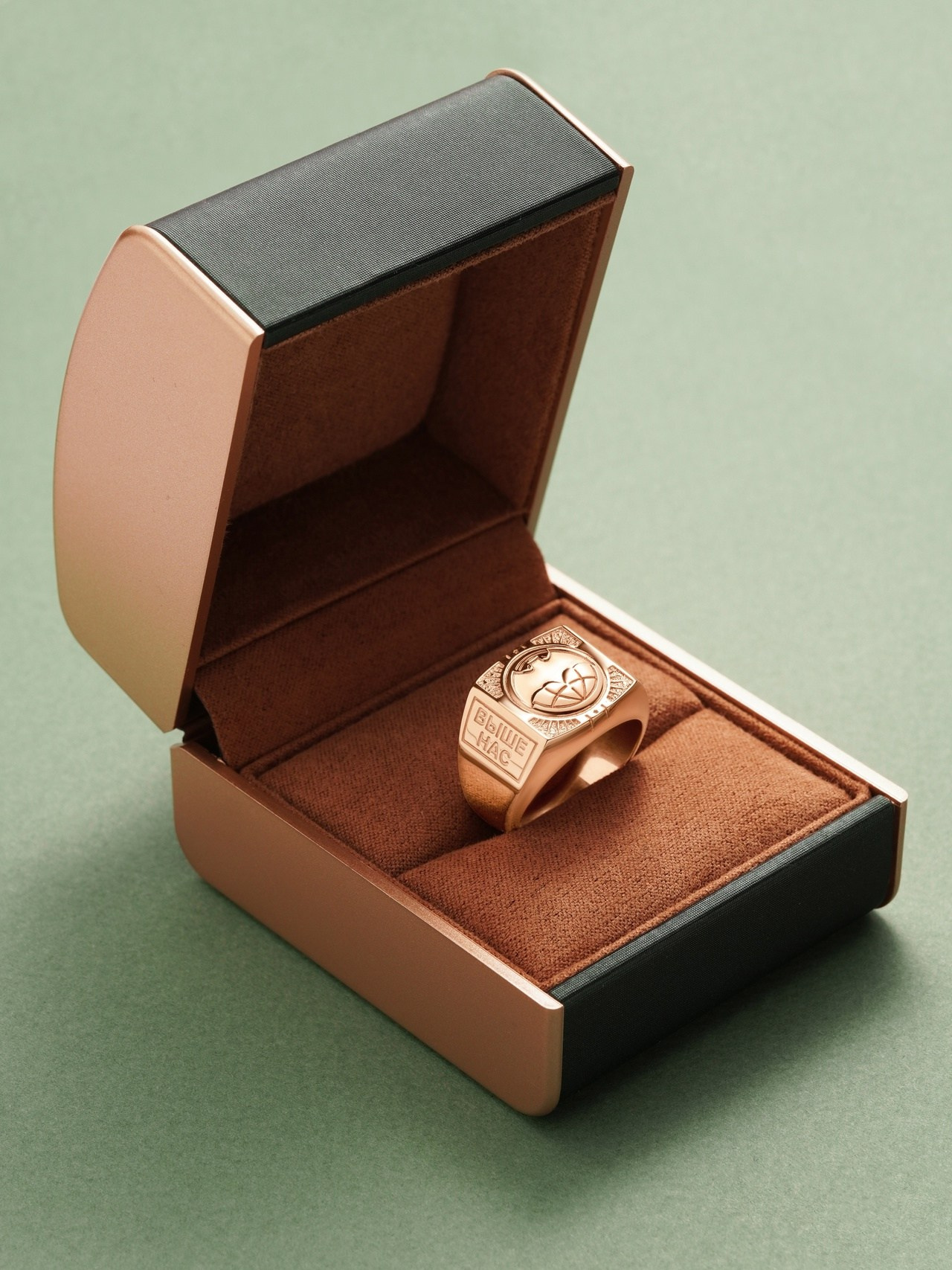 Фотограф ювелирных изделий в Кирове. Предметный фотограф Киров. Съемка для маркетплейсов