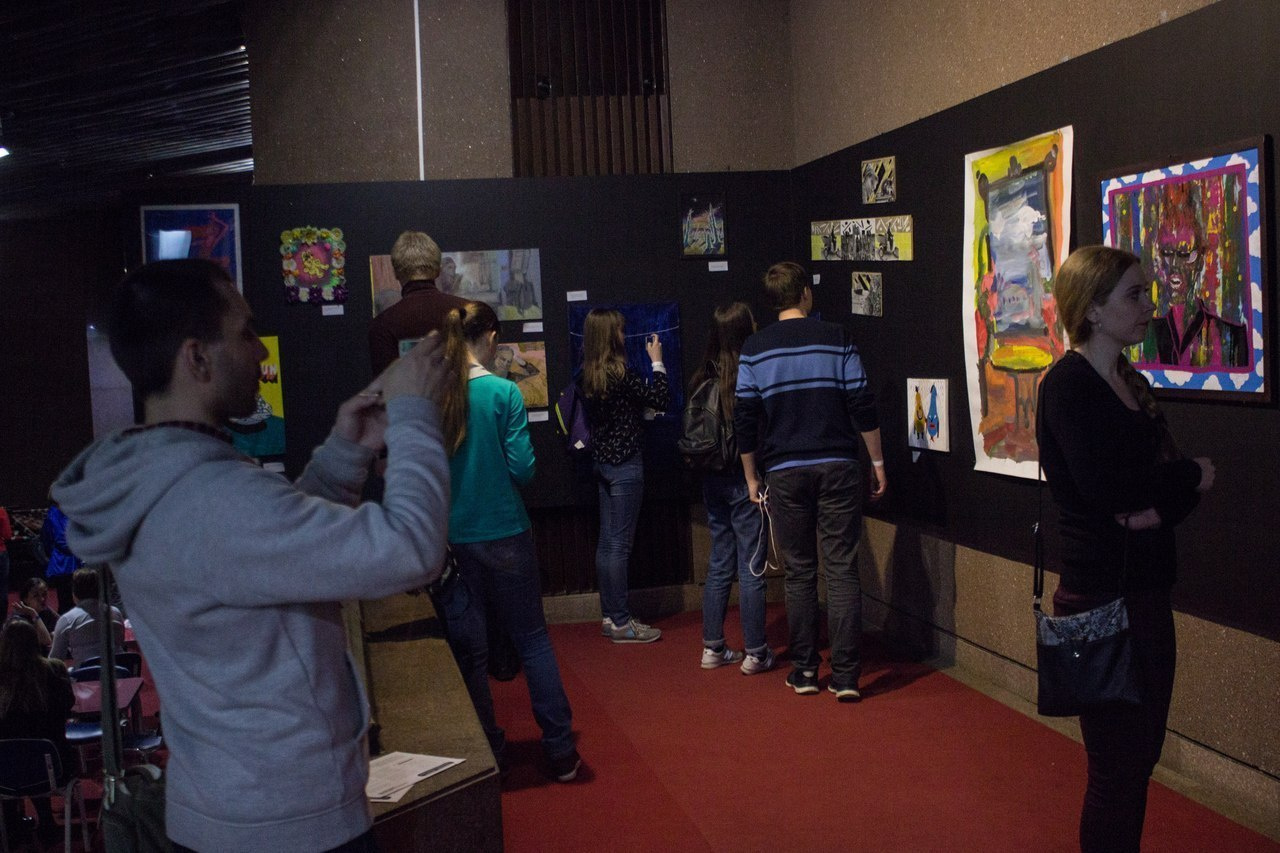 Акцион Кости. Акцион Кости - это игра на произведения искусства