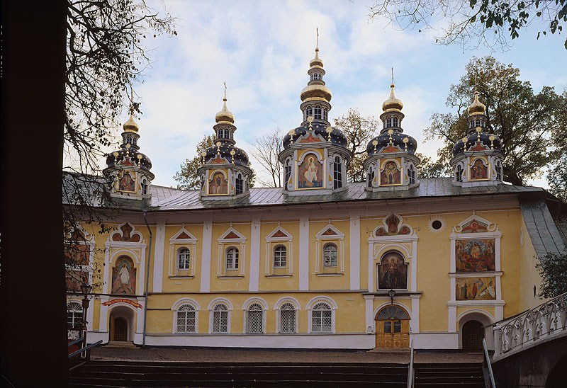 Успенский собор Псково-Печерского монастыря.