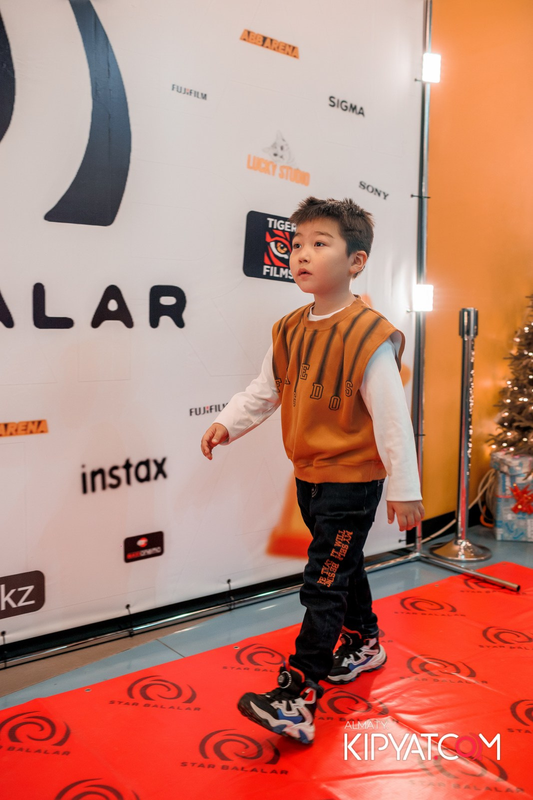 ПРЕЗЕНТАЦИЯ 8 ГРУППЫ КИНОПРОЕКТА «STARBALALAR». КИПЯТКОМ АЛМАТЫ!