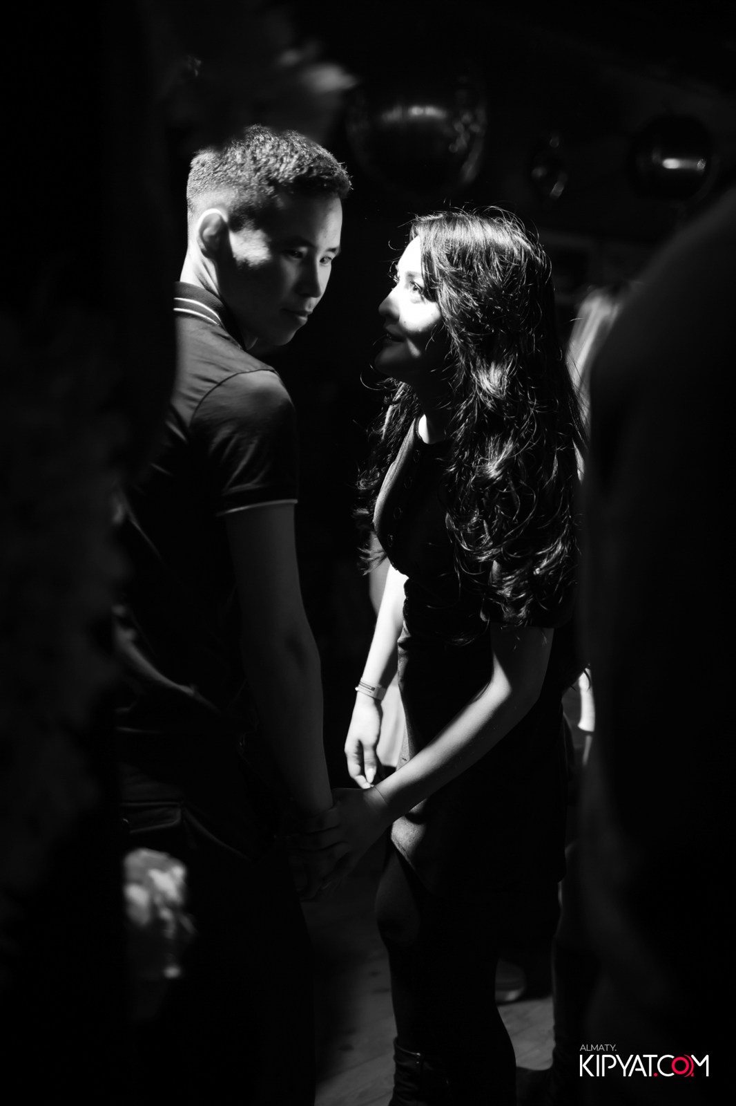 UYAT EMES BAR. КИПЯТКОМ АЛМАТЫ!