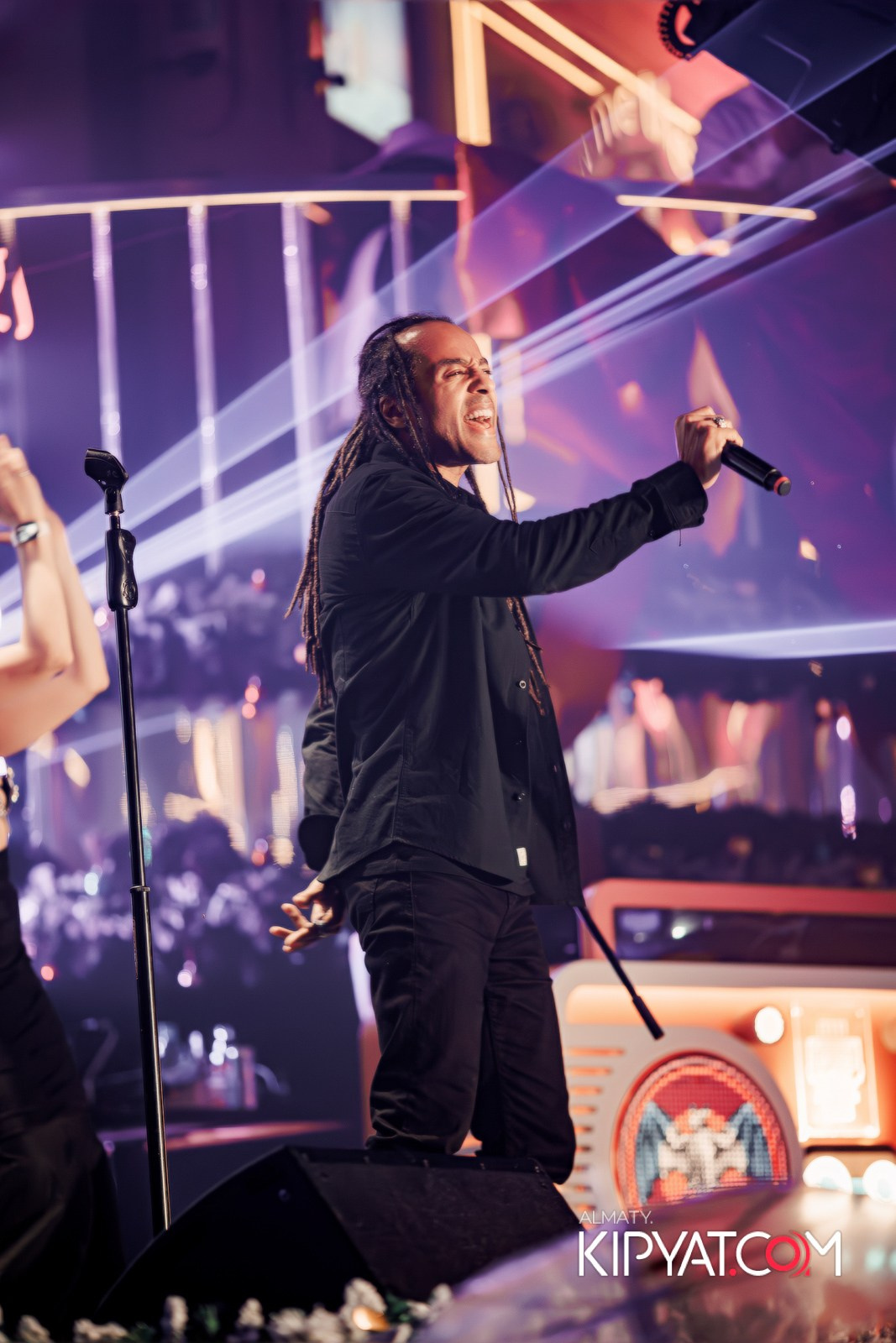 SANTA BARBARA — ПИТ ДЖЕЙСОН (ГР. ПРЕМЬЕР-МИНИСТР) И ИЛЬЯ ЗУДИН (ГР. ДИНАМИТ) НА ПРЕДНОВОГОДНЕЙ ВЕЧЕРИНКЕ. КИПЯТКОМ АЛМАТЫ!