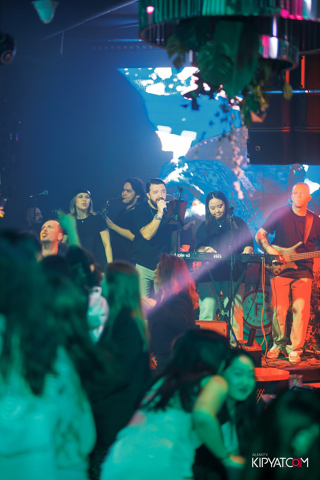 FRIENDS BAR & TERRACE. КИПЯТКОМ АЛМАТЫ!