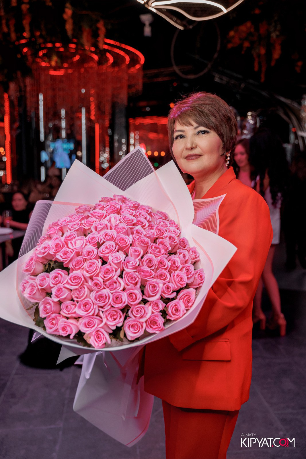 FRIENDS BAR & TERRACE. КИПЯТКОМ АЛМАТЫ!