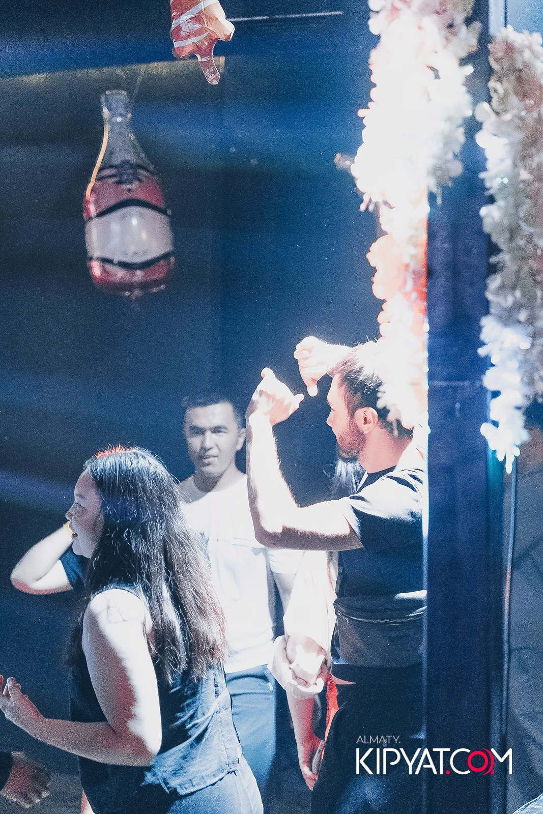 UYAT EMES BAR. КИПЯТКОМ АЛМАТЫ!