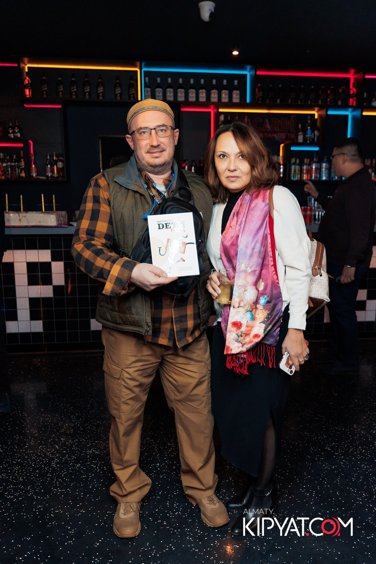 ПРЕЗЕНТАЦИЯ КНИГИ ВИКТОРА ЕЛИСЕЕВА. КИПЯТКОМ АЛМАТЫ!