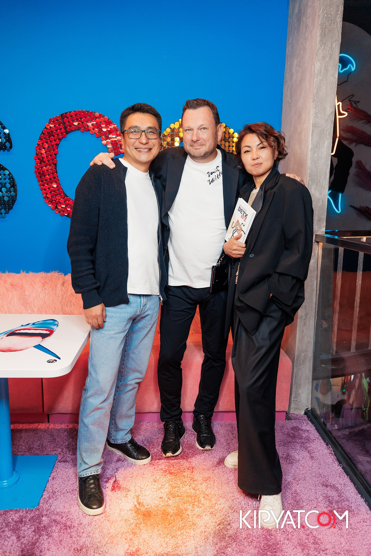 ПРЕЗЕНТАЦИЯ КНИГИ ВИКТОРА ЕЛИСЕЕВА. КИПЯТКОМ АЛМАТЫ!