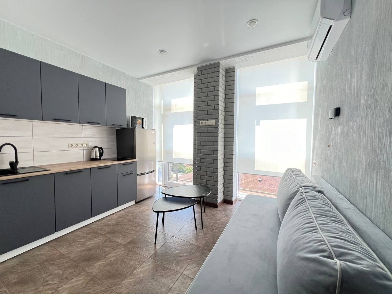 Классная двухуровневая квартира с потрясающим видом на город, со своей парковкой. Квартиры посуточно, длительно в Сочи, LARA APART GROUP