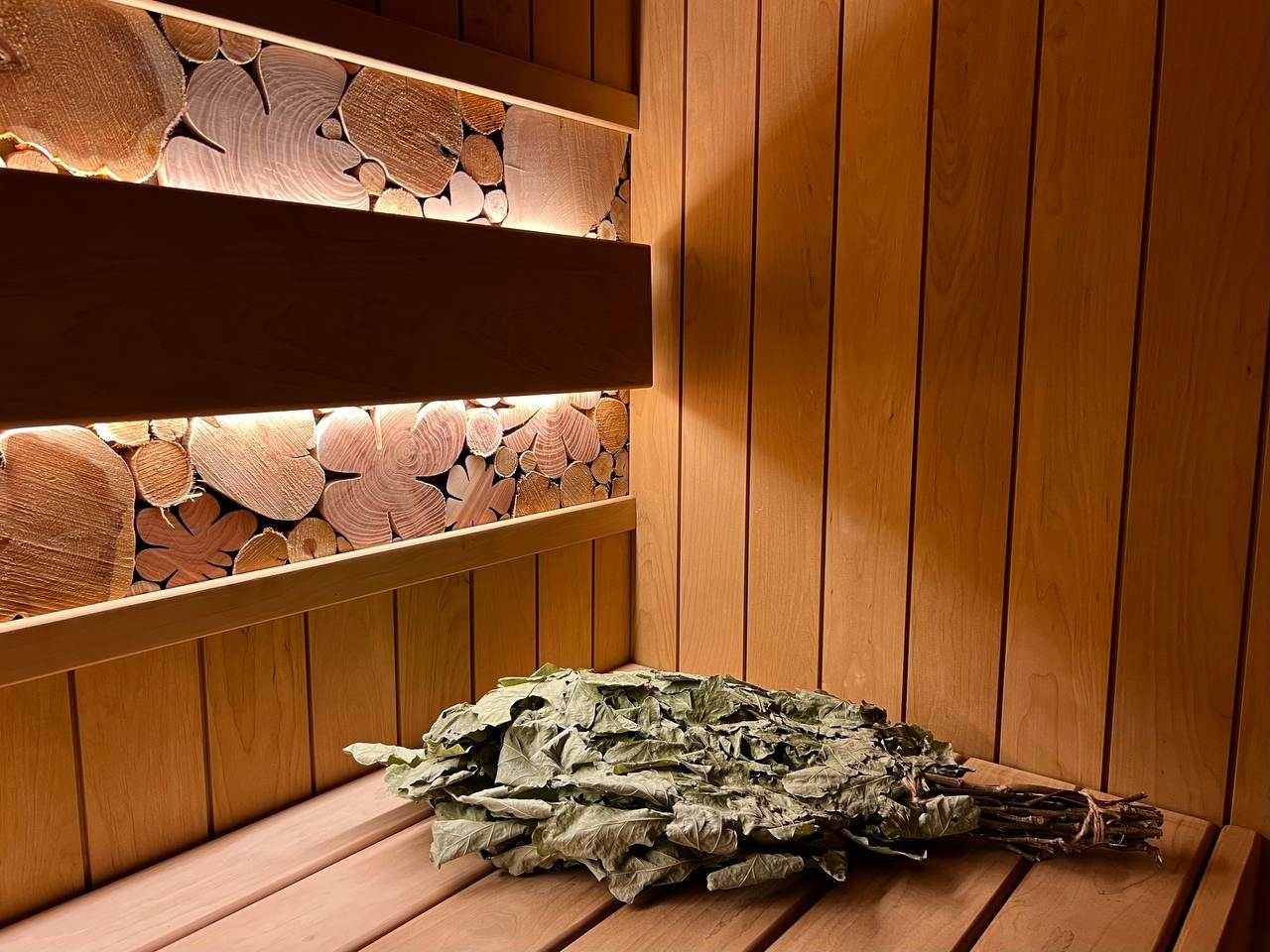 Уютная сауна в Зеленом Острове с Harvia Cilindro и отделкой из термоольхи; можжевельник и крымские травы дарят интересный насыщенный аромат. SaunaTopMasters