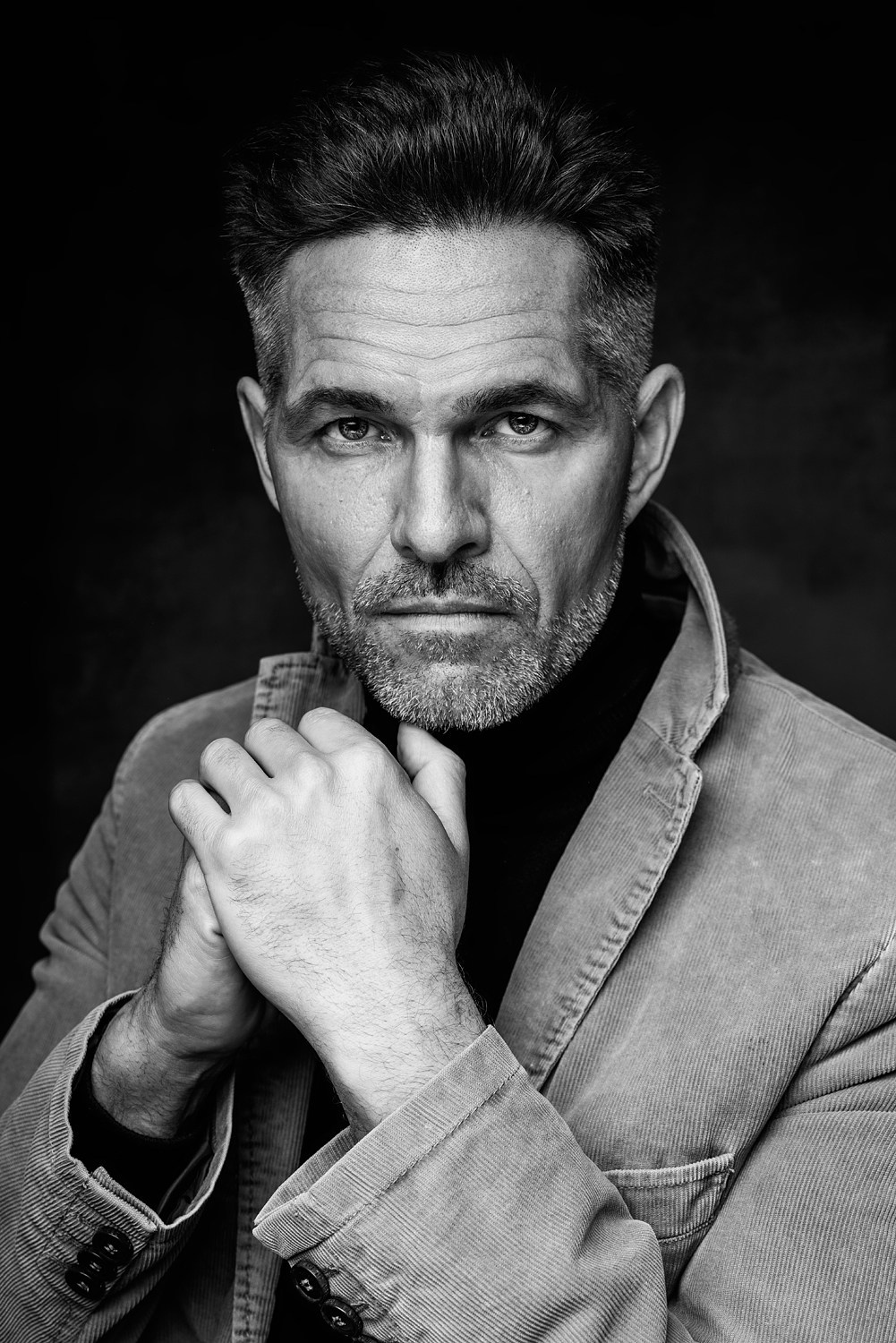 U-ray: Художественный чёрно-белый портрет. U-ray