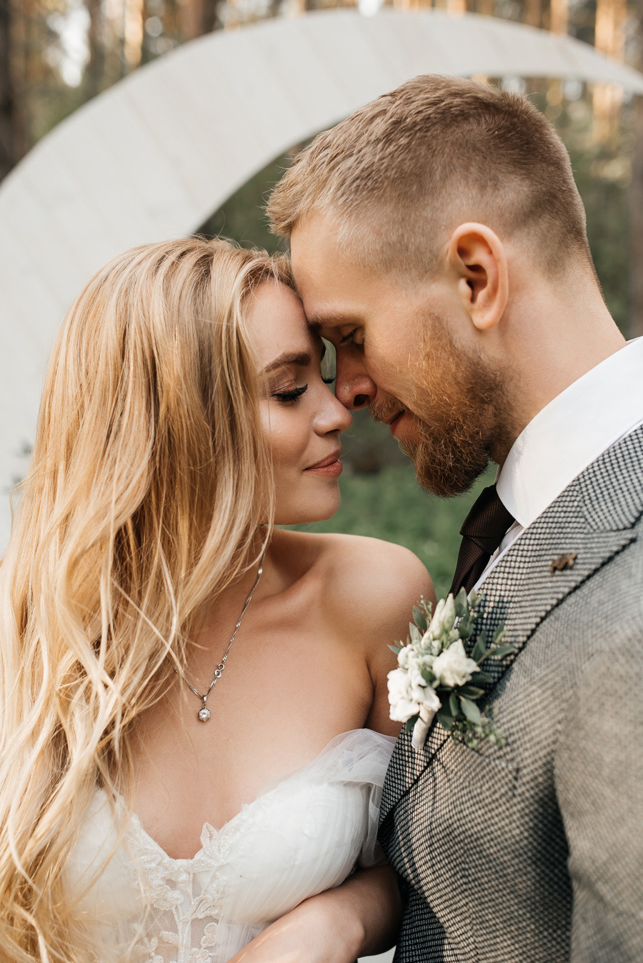 Виктория и Артем. Свадебный салон-ателье Бонжур в Минске Bonjour