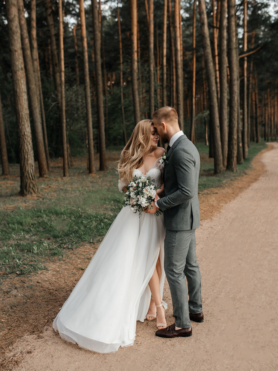 Виктория и Артем. Свадебный салон-ателье Бонжур в Минске Bonjour