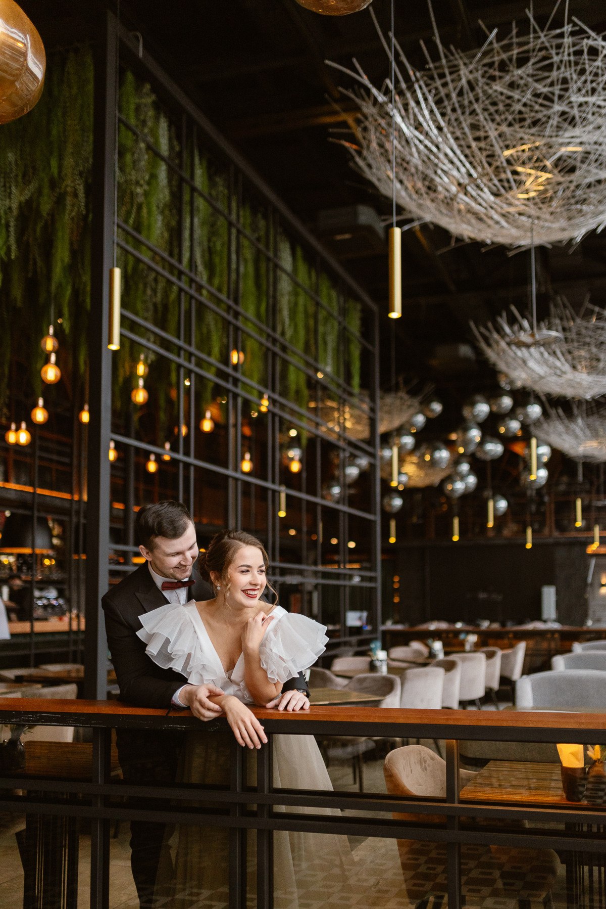 Фотосессия невесты Ирины в свадебном платье Сабина от салона Бонжур. Свадебный салон-ателье Бонжур в Минске Bonjour