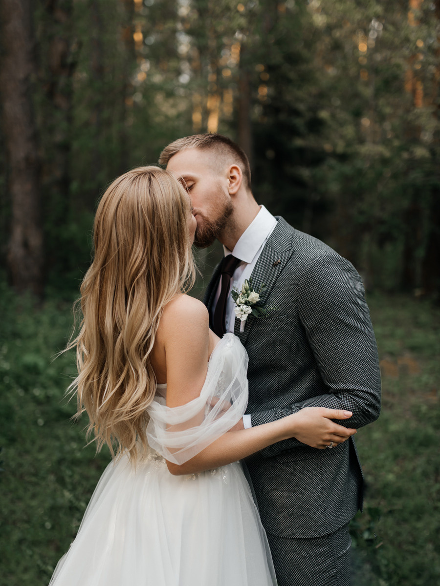 Виктория и Артем. Свадебный салон-ателье Бонжур в Минске Bonjour