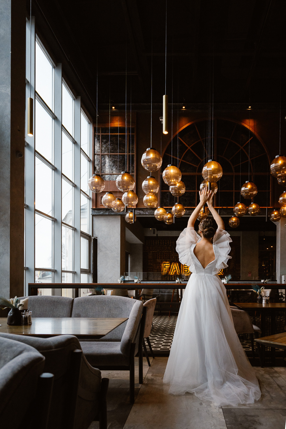 Фотосессия невесты Ирины в свадебном платье Сабина от салона Бонжур. Свадебный салон-ателье Бонжур в Минске Bonjour