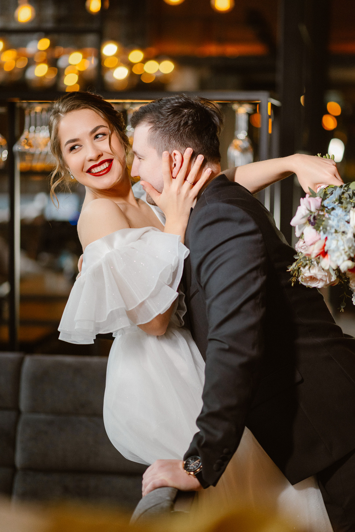 Фотосессия невесты Ирины в свадебном платье Сабина от салона Бонжур. Свадебный салон-ателье Бонжур в Минске Bonjour