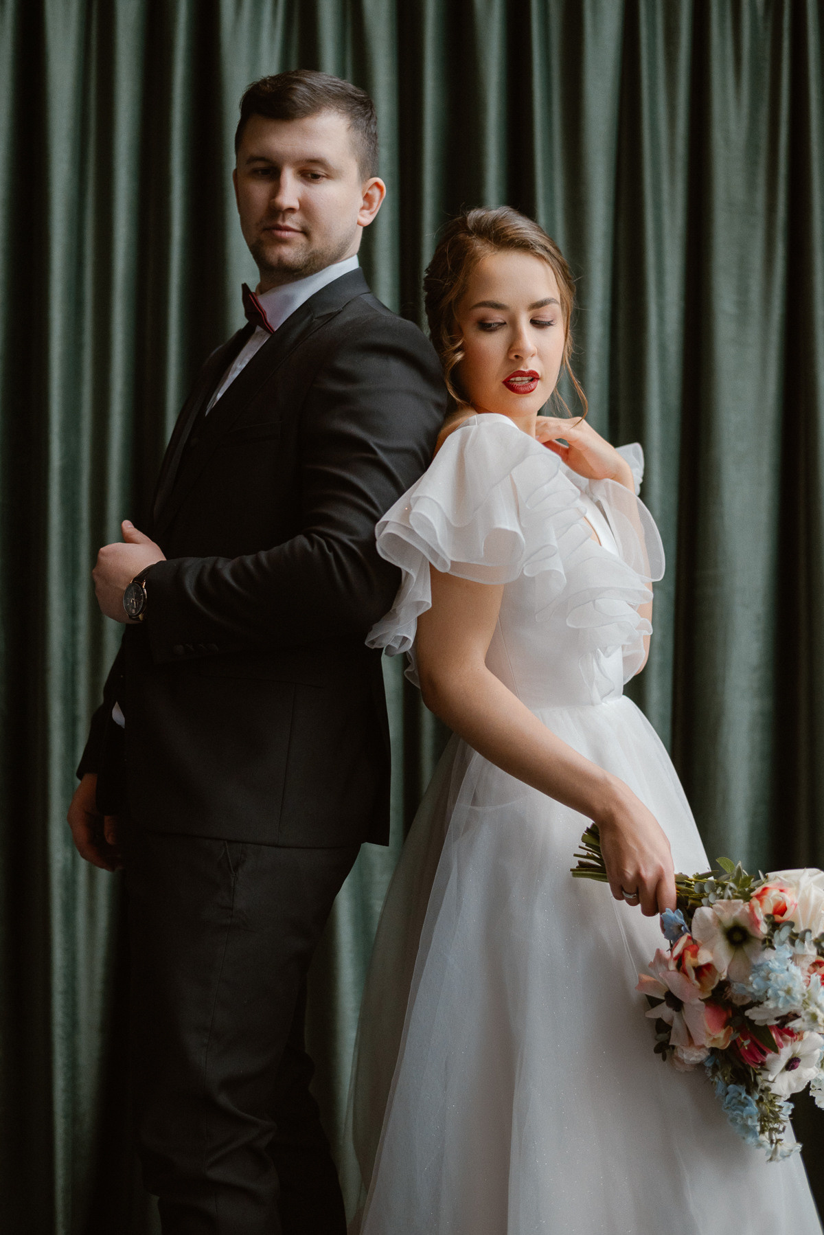 Фотосессия невесты Ирины в свадебном платье Сабина от салона Бонжур. Свадебный салон-ателье Бонжур в Минске Bonjour