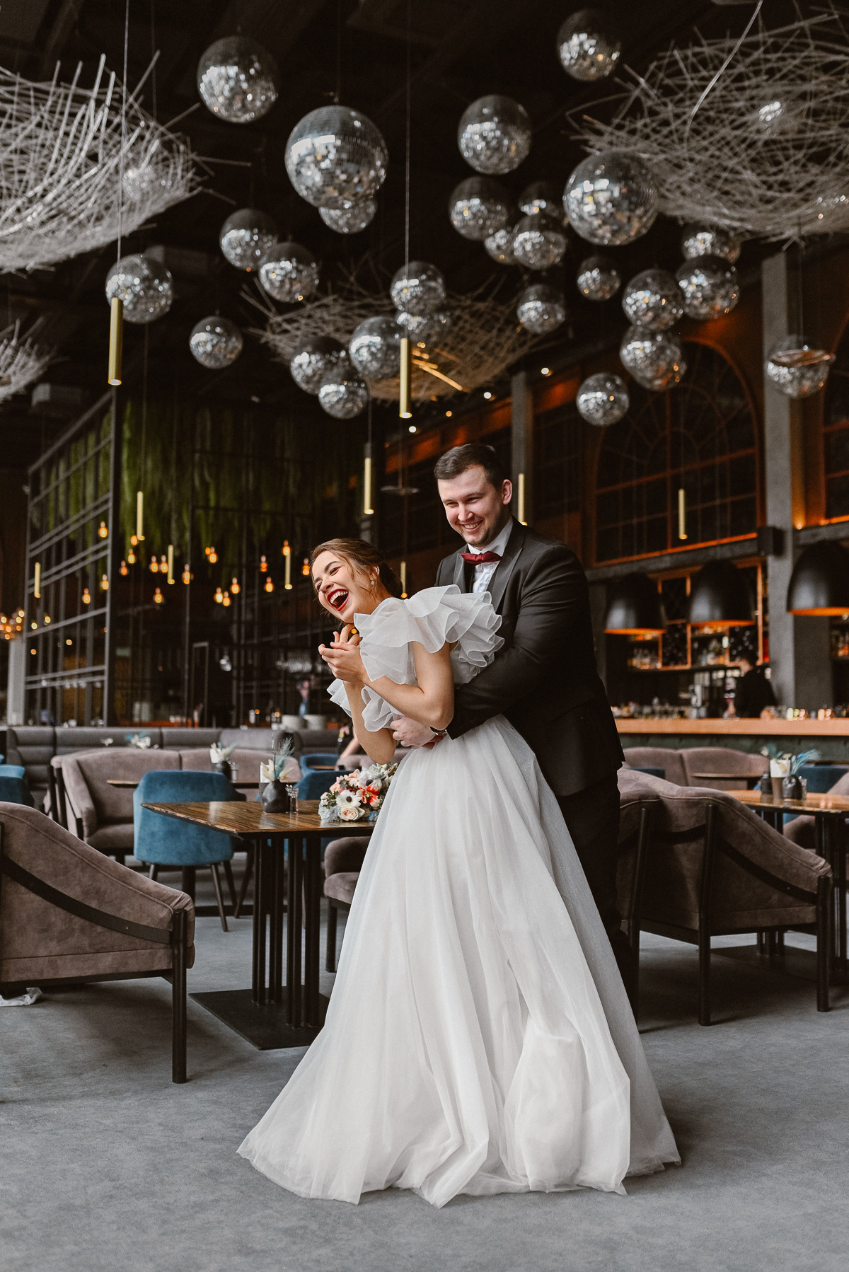 Фотосессия невесты Ирины в свадебном платье Сабина от салона Бонжур. Свадебный салон-ателье Бонжур в Минске Bonjour